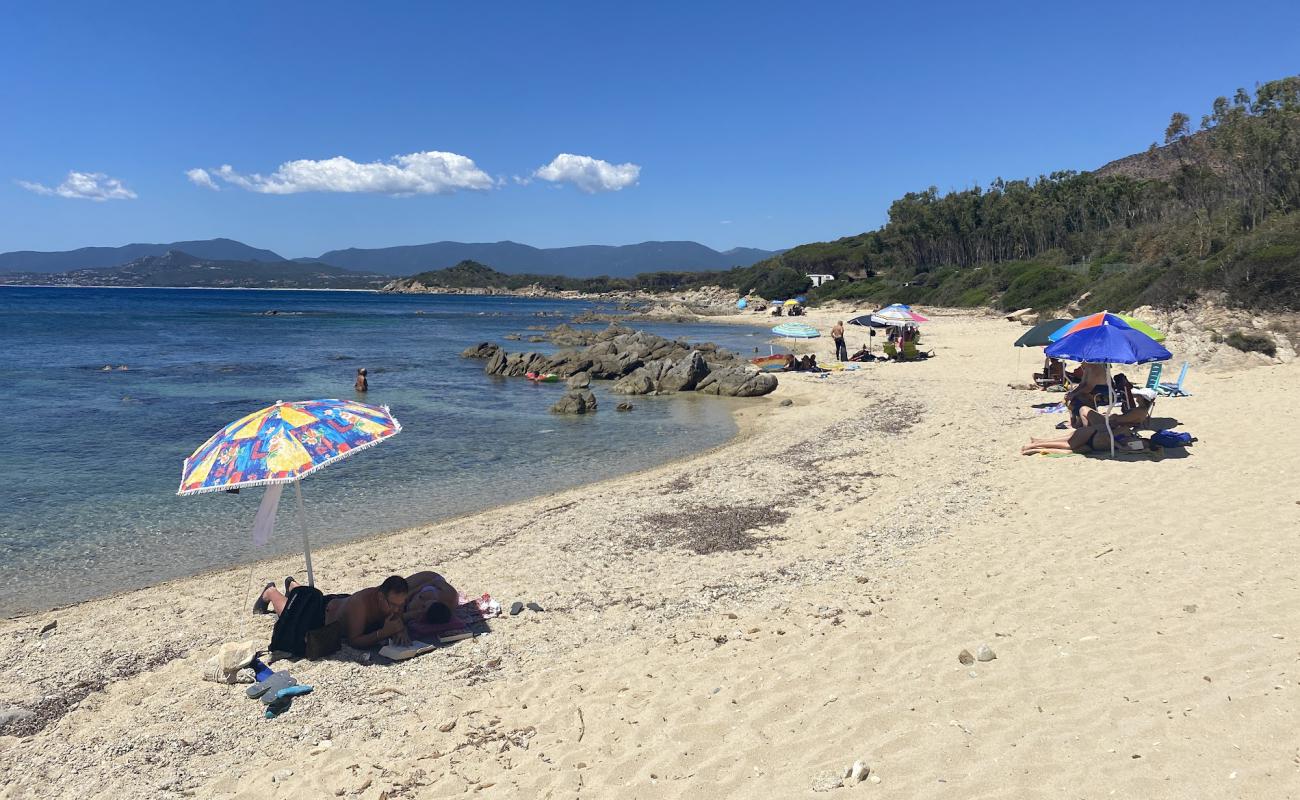 Foto af Spiaggia di Perda S'Acchiloni med lyst sand & sten overflade