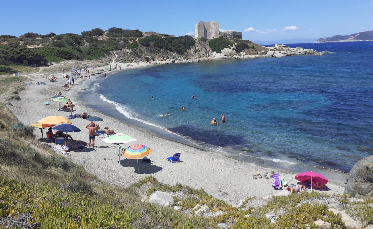 Foto af Spiaggia della Fortezza med lys sand overflade