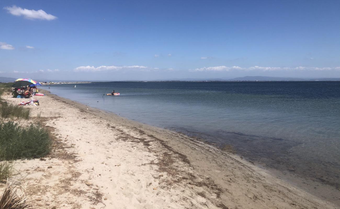 Foto af Spiaggia di Mare Morto med lys sand overflade