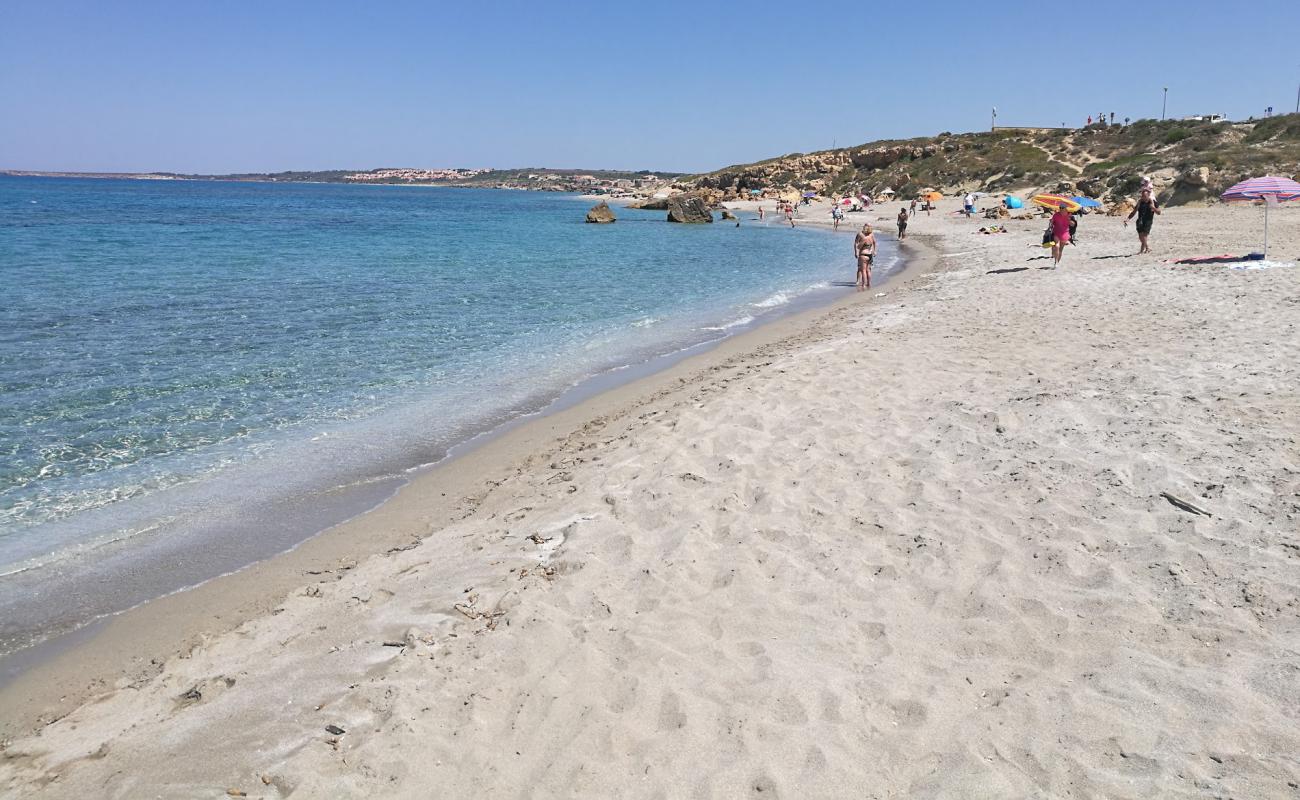 Foto af Spiaggia di Capo San Marco med grå sand overflade