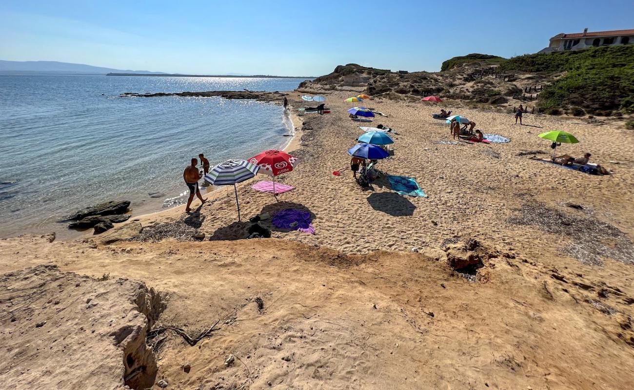 Foto af Spiaggia Su Pallosu med lys sand overflade