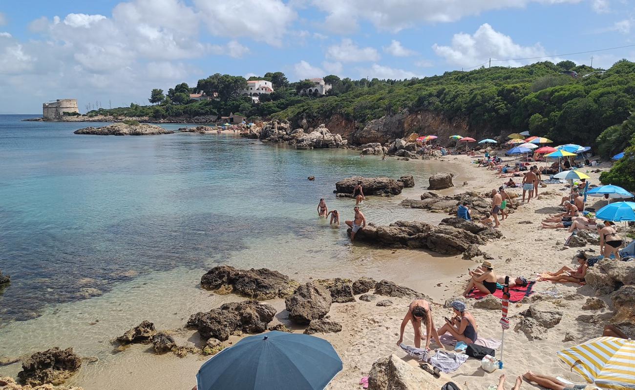 Foto af Cala Spinosa di Alghero med lys sand overflade