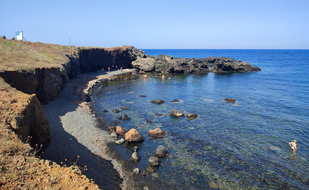 Foto af Cala Sidoti med grå fin sten overflade