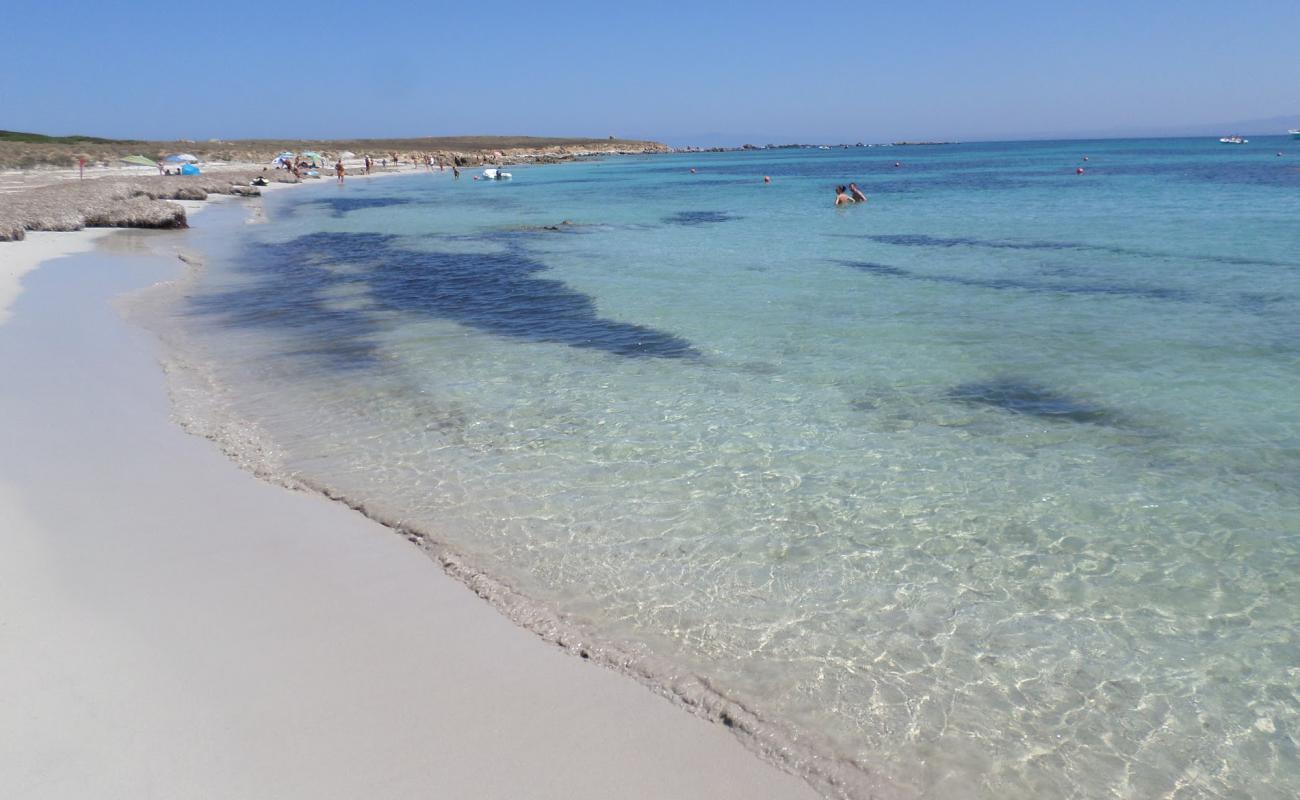 Foto af Spiaggia le Saline med lys sand overflade