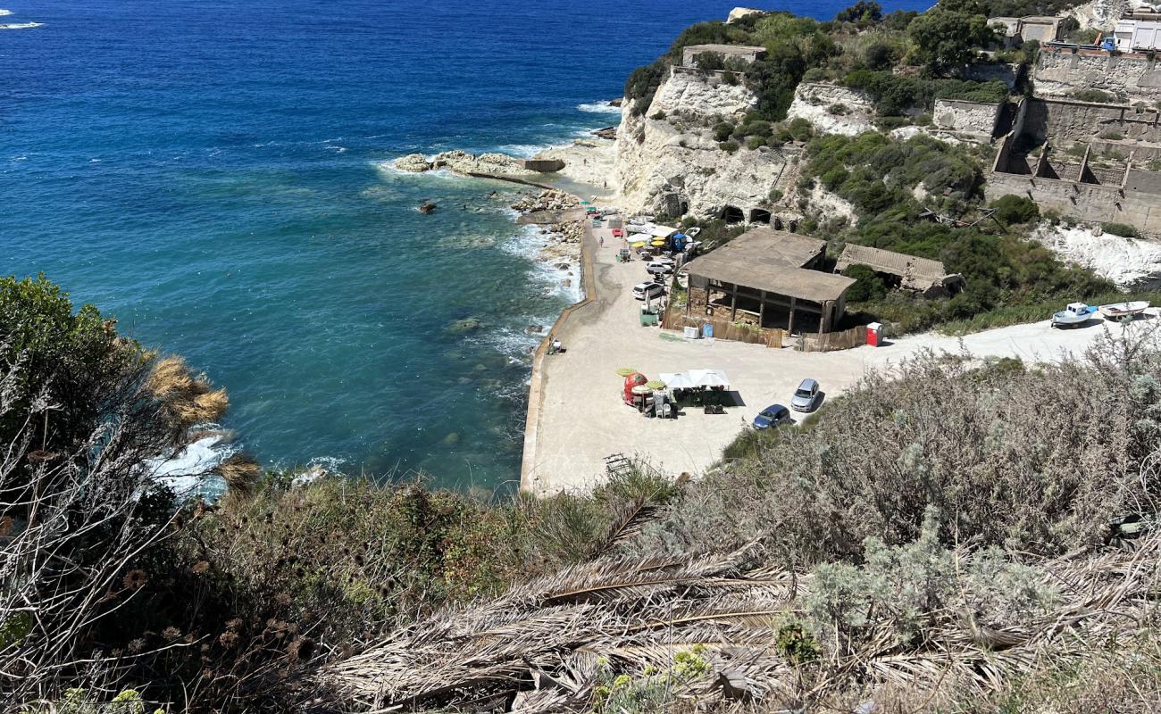 Foto af Cala dell'Acqua med sten overflade