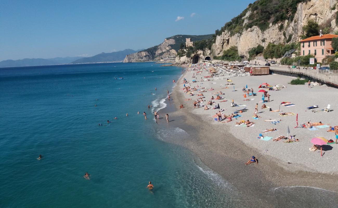 Foto af Spiaggia libera del Castelletto med grå fin sten overflade