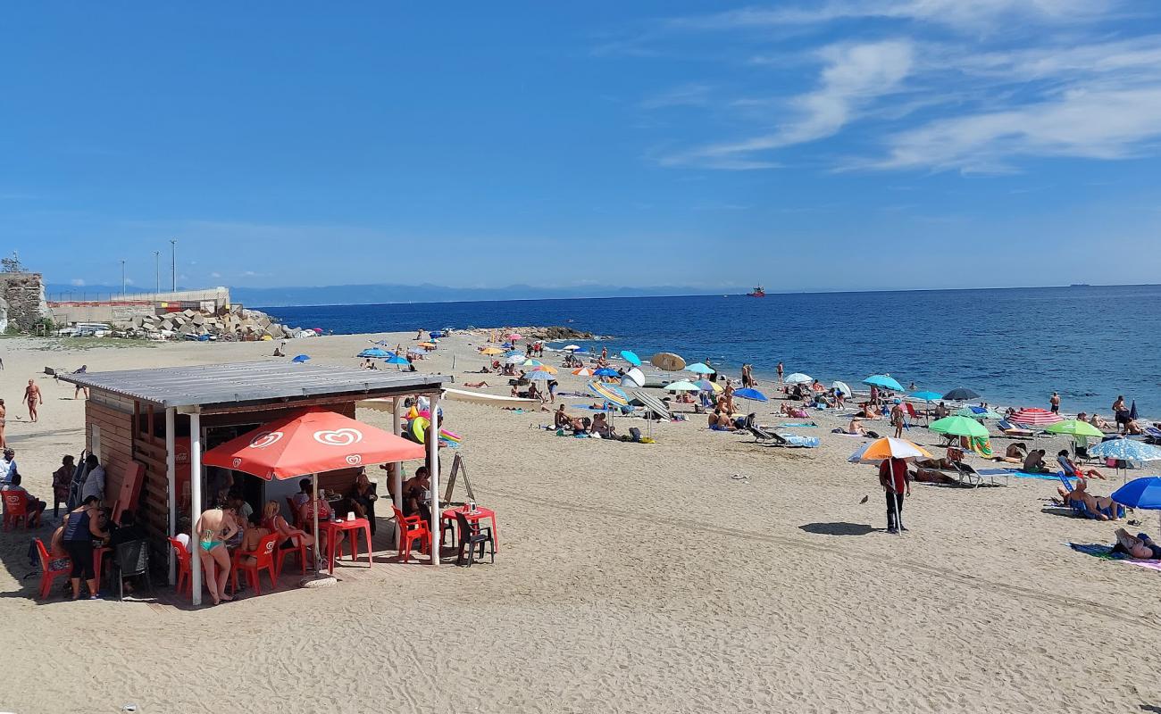 Foto af Spiaggia Libera del Prolungamento med lys sand overflade