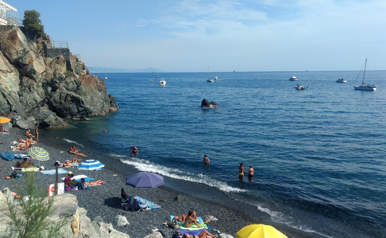 Foto af Spiaggia Azzurrodue med grå fin sten overflade