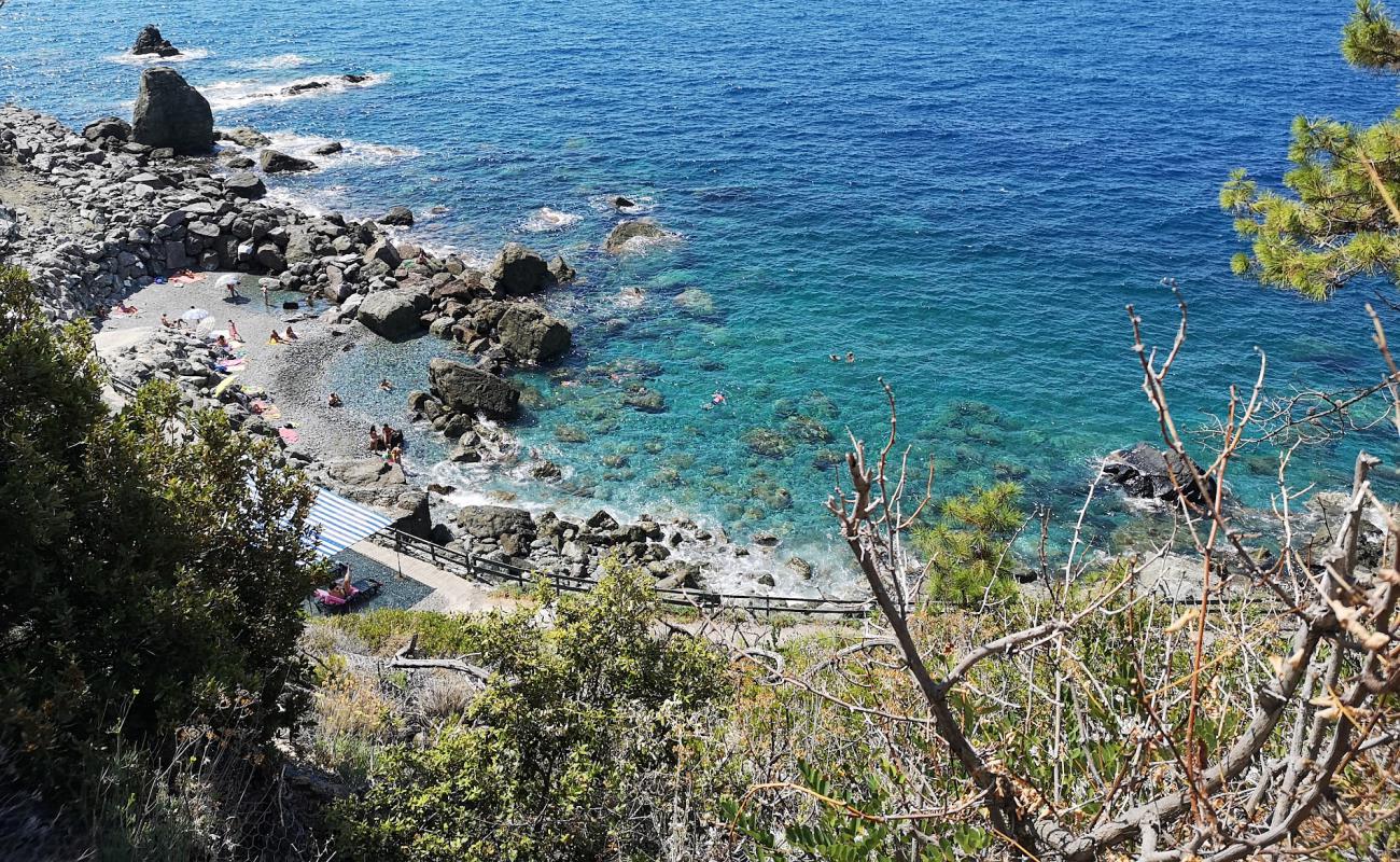 Foto af Spiaggia Rosadimare med grå fin sten overflade