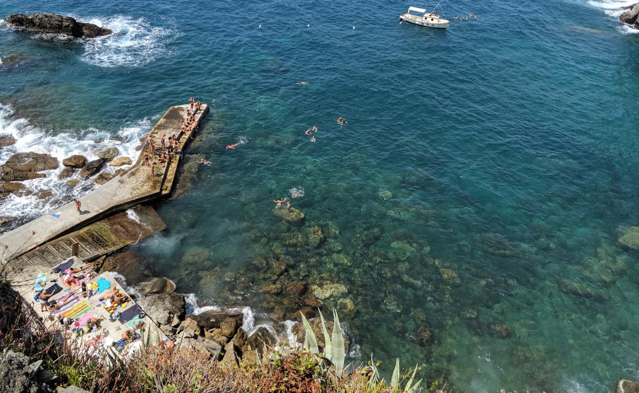 Foto af Marina di Corniglia med sten overflade