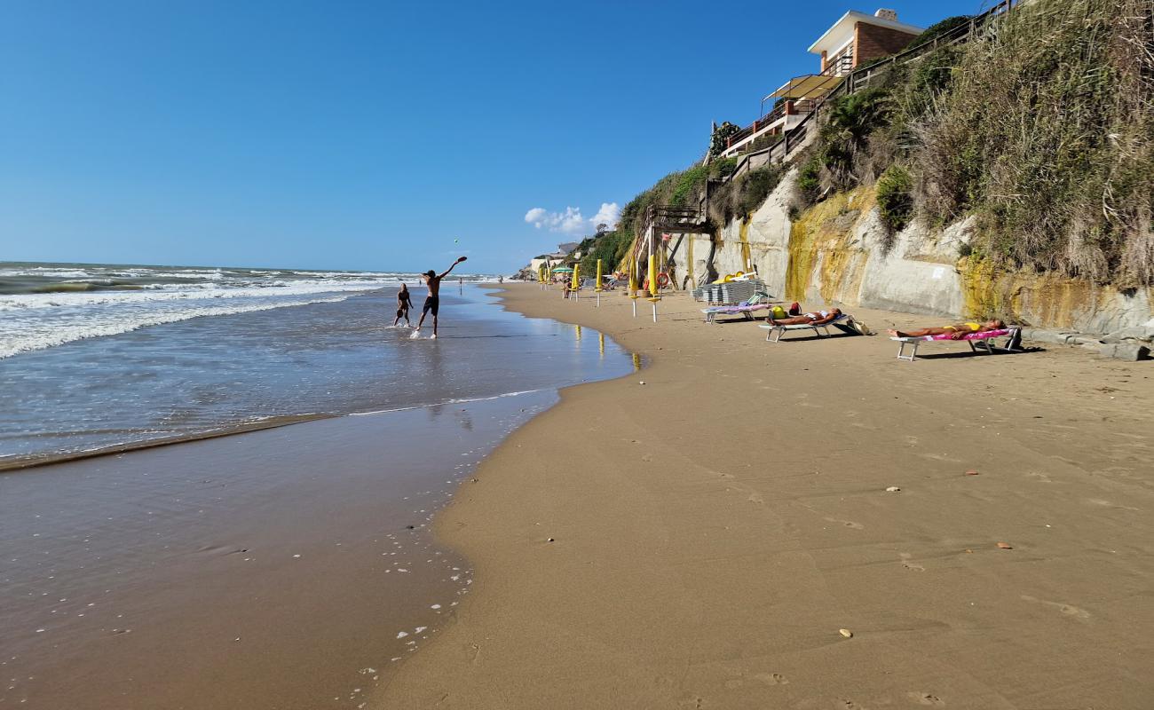 Foto af Lido Garda Anzia med lys sand overflade