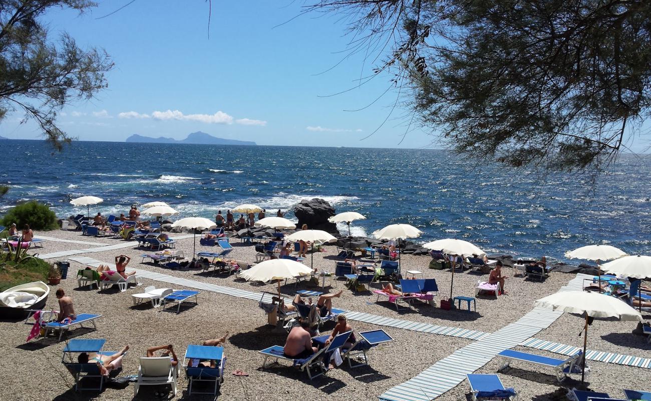 Foto af Spiaggia di Punta Quattroventi med let fin sten overflade