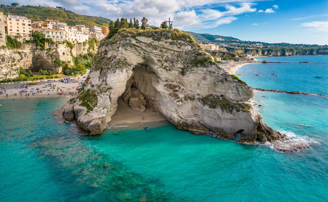 Foto af Grotta del Palombaro med lys sand overflade