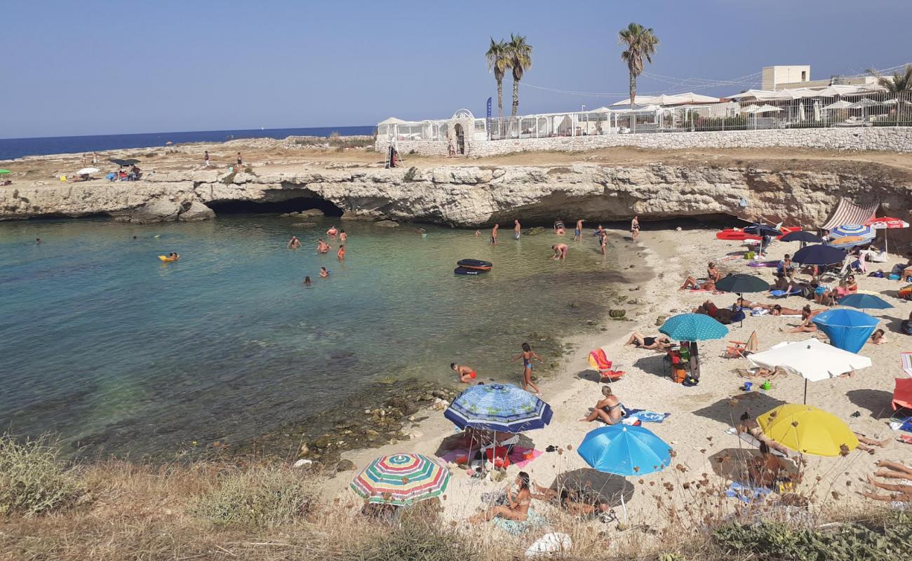 Foto af Cala Susca med lys sand overflade