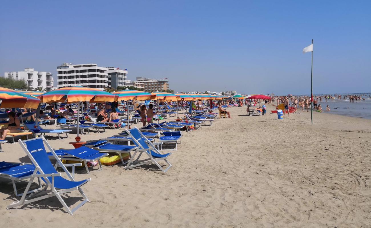 Foto af Spiaggia di Villa Rosa med lys sand overflade