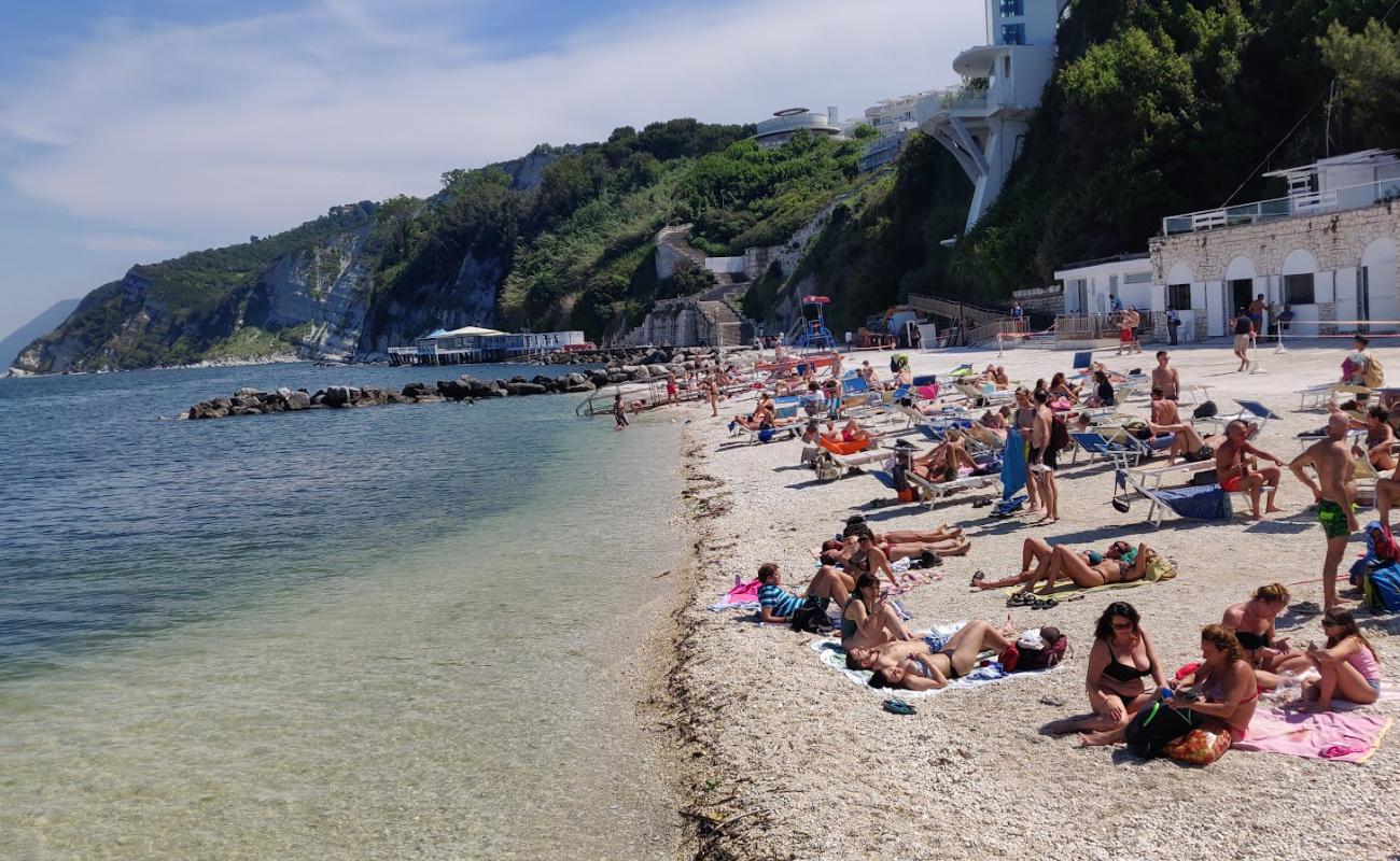 Foto af Spiaggia del Passetto med grå fin sten overflade