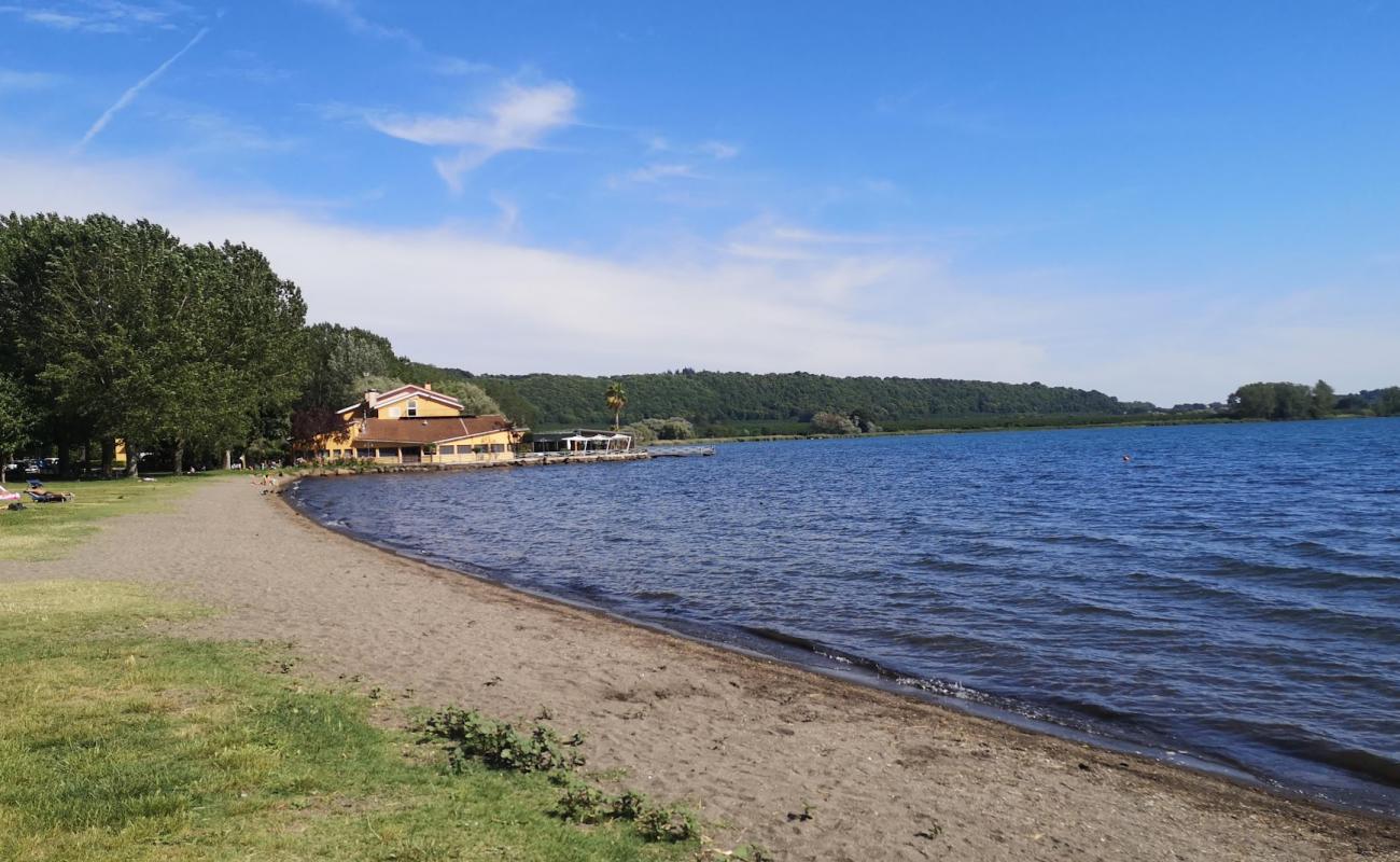 Foto af Spiaggia libera Venere med grå sand overflade