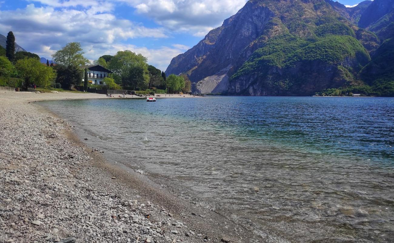 Foto af Spiaggia Camping Abbadia Lariana med grå fin sten overflade