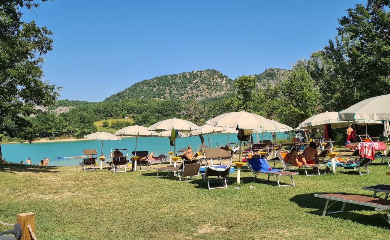 Foto af Spiaggia Oasi delle Mainarde med lys sand overflade