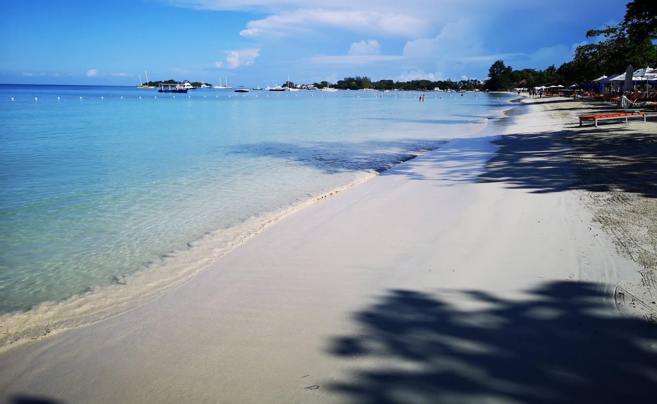 Foto af Azul Strand med hvidt fint sand overflade