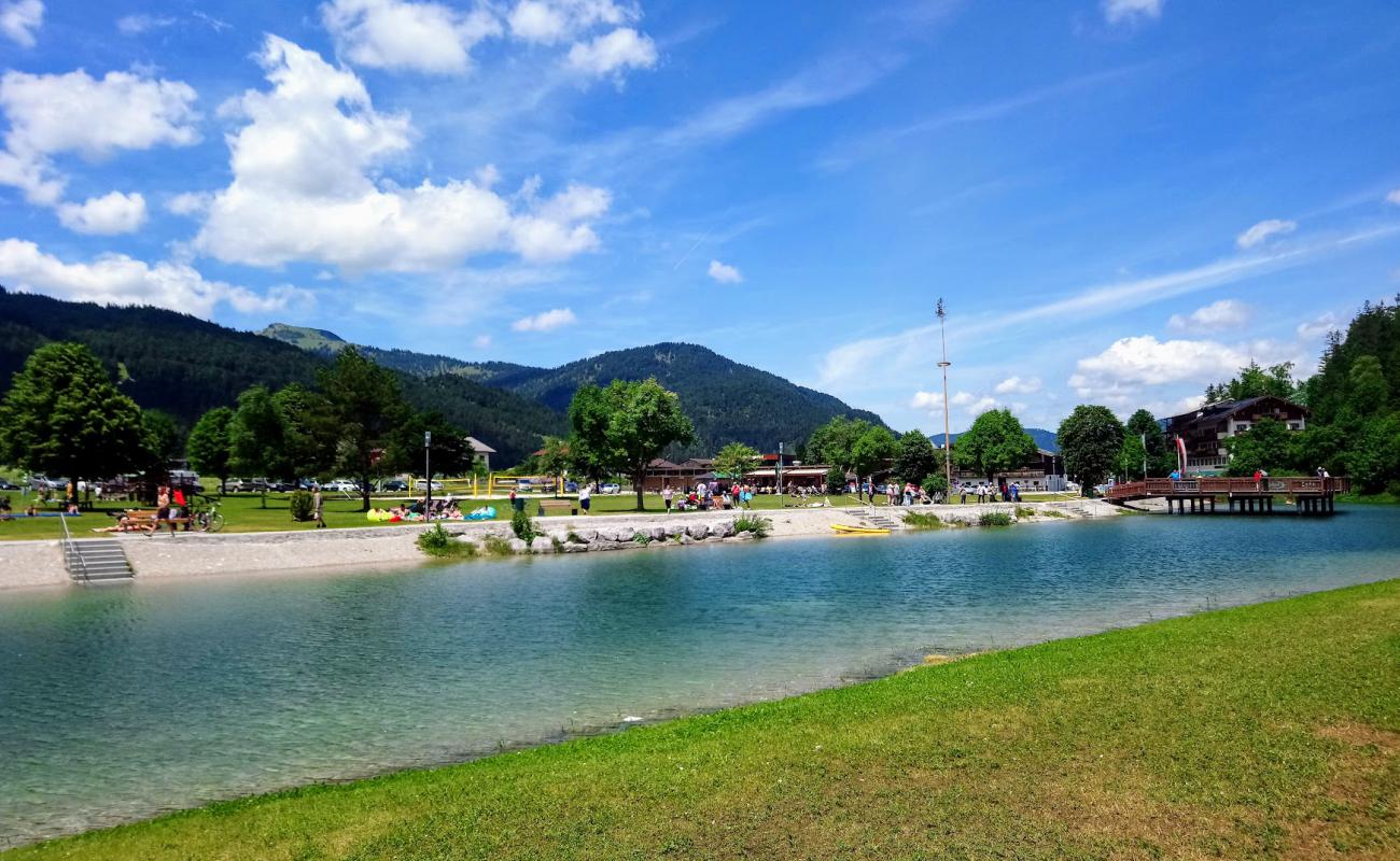 Foto af Achensee med let sten overflade