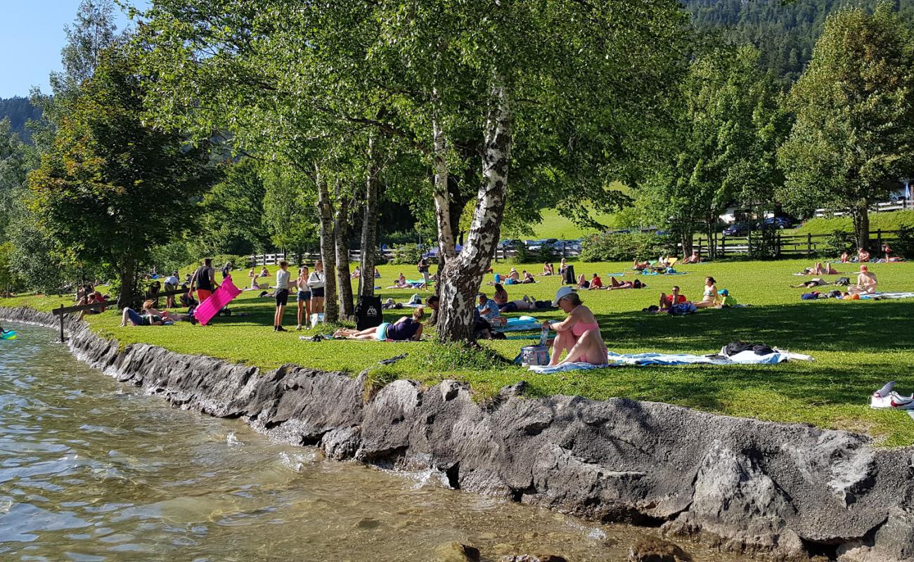 Foto af Strandbad Hintersteinersee med græs overflade