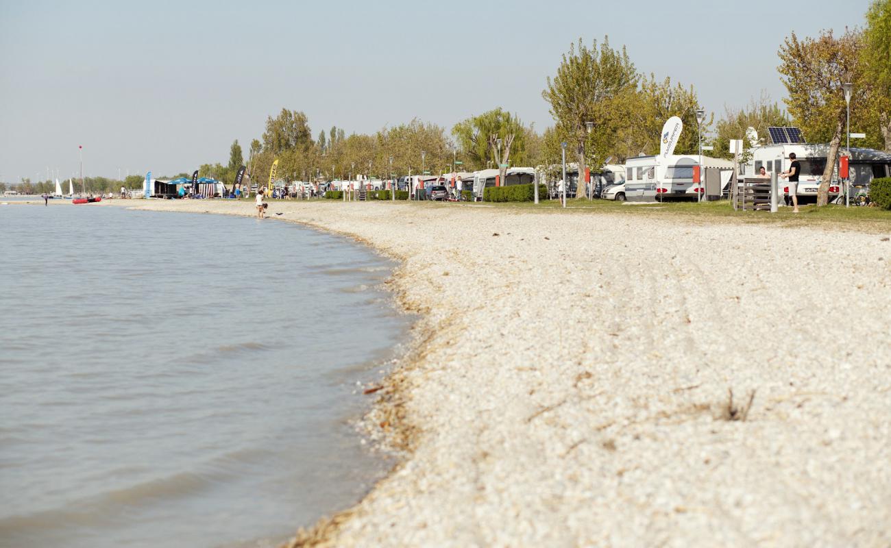 Foto af Podersdorf am See med let fin sten overflade