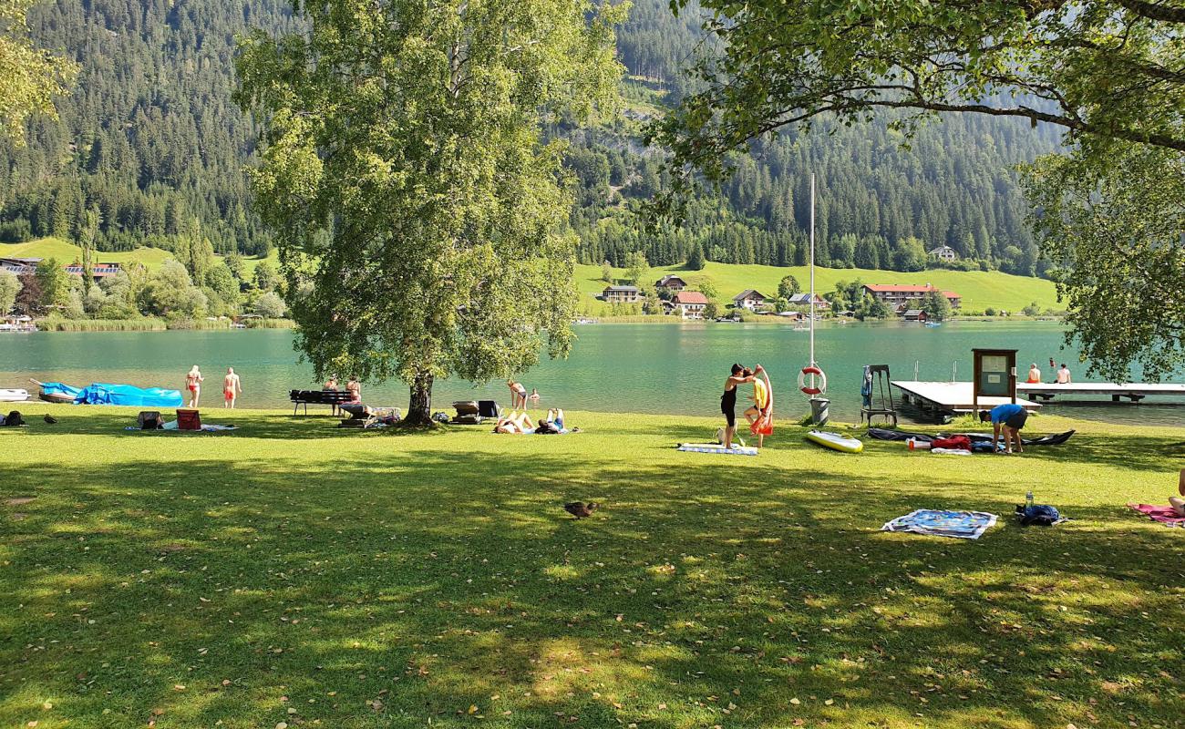 Foto af Strandbad Weissensee med græs overflade