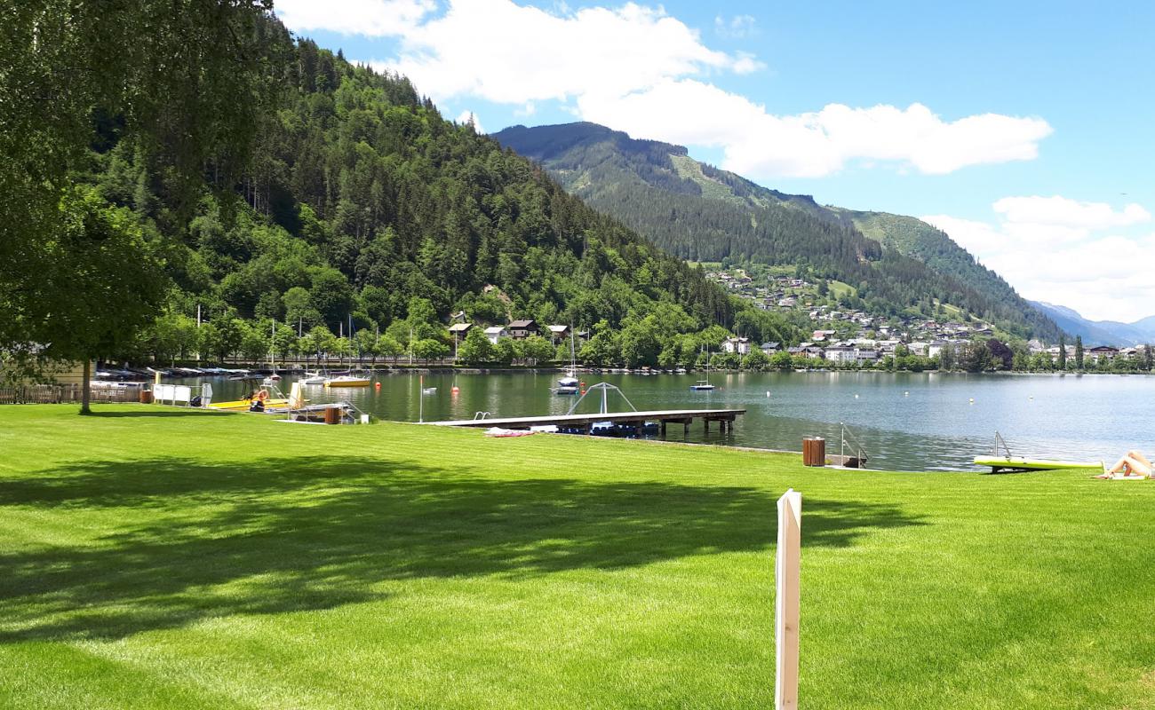 Foto af Strandbad Seespitz med græs overflade