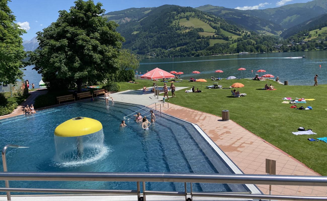 Foto af Strandbad Zell am See med græs overflade