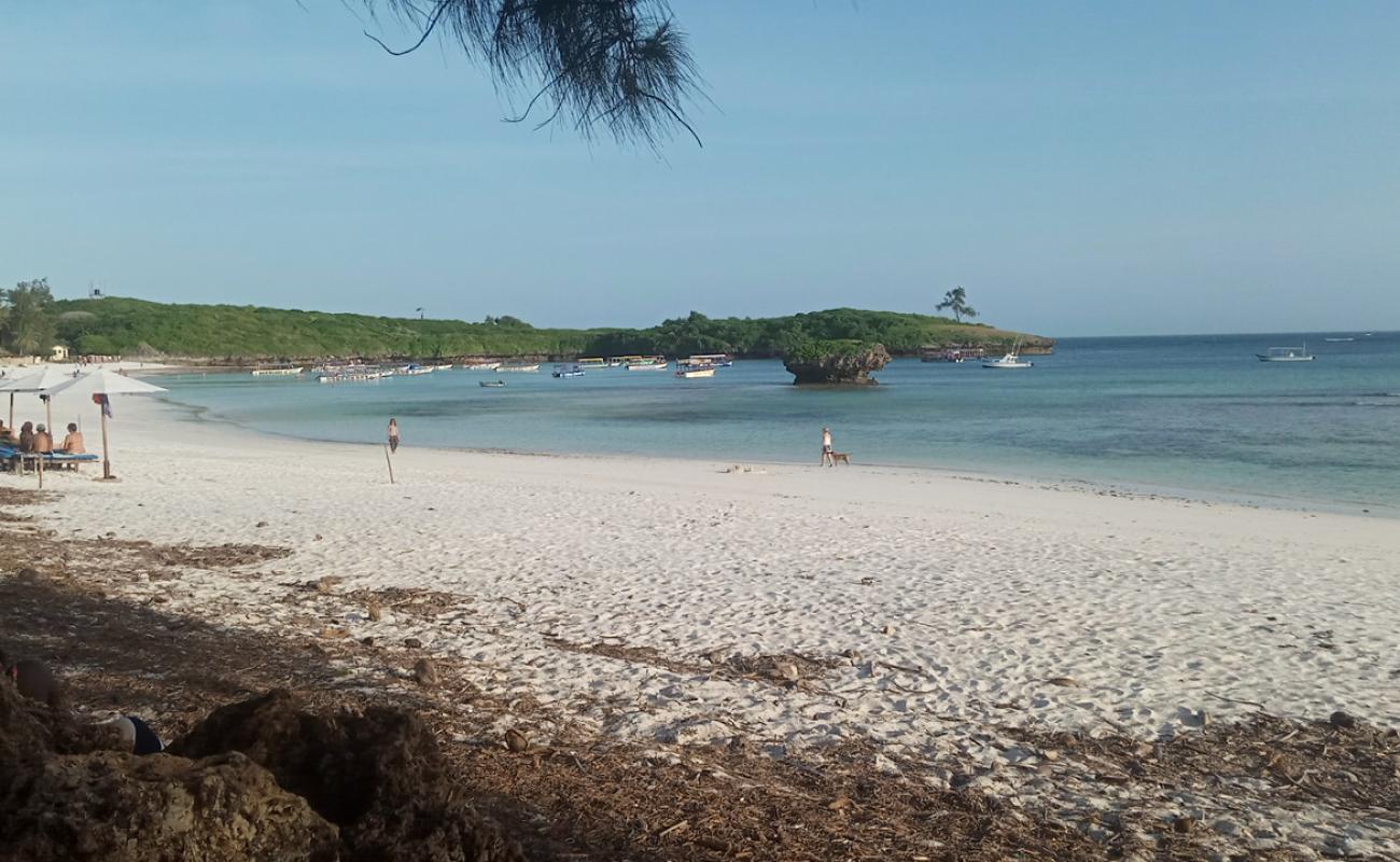 Foto af Watamu Strand med hvidt fint sand overflade