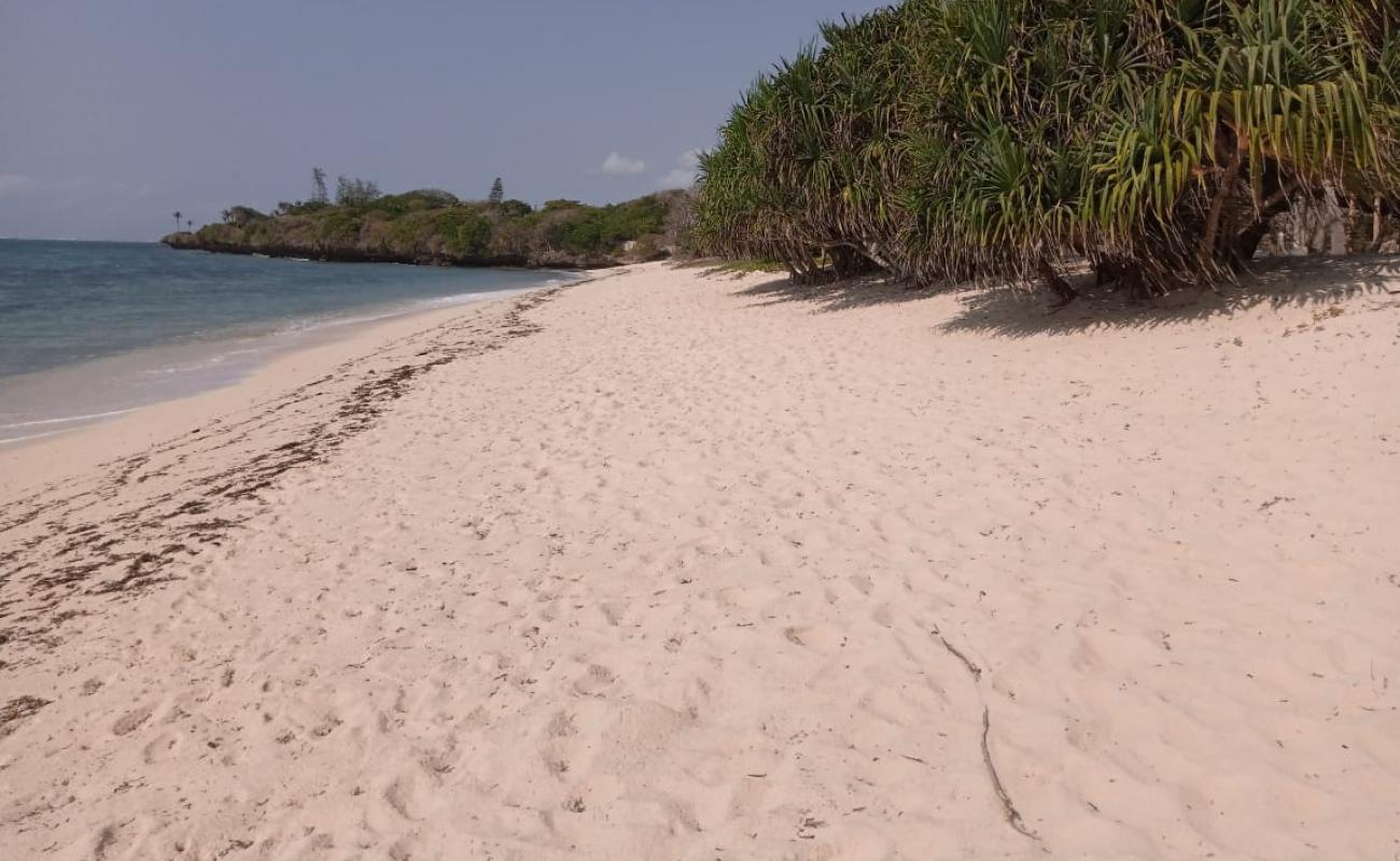 Foto af Kuruwitu Beach med lys fint sand overflade