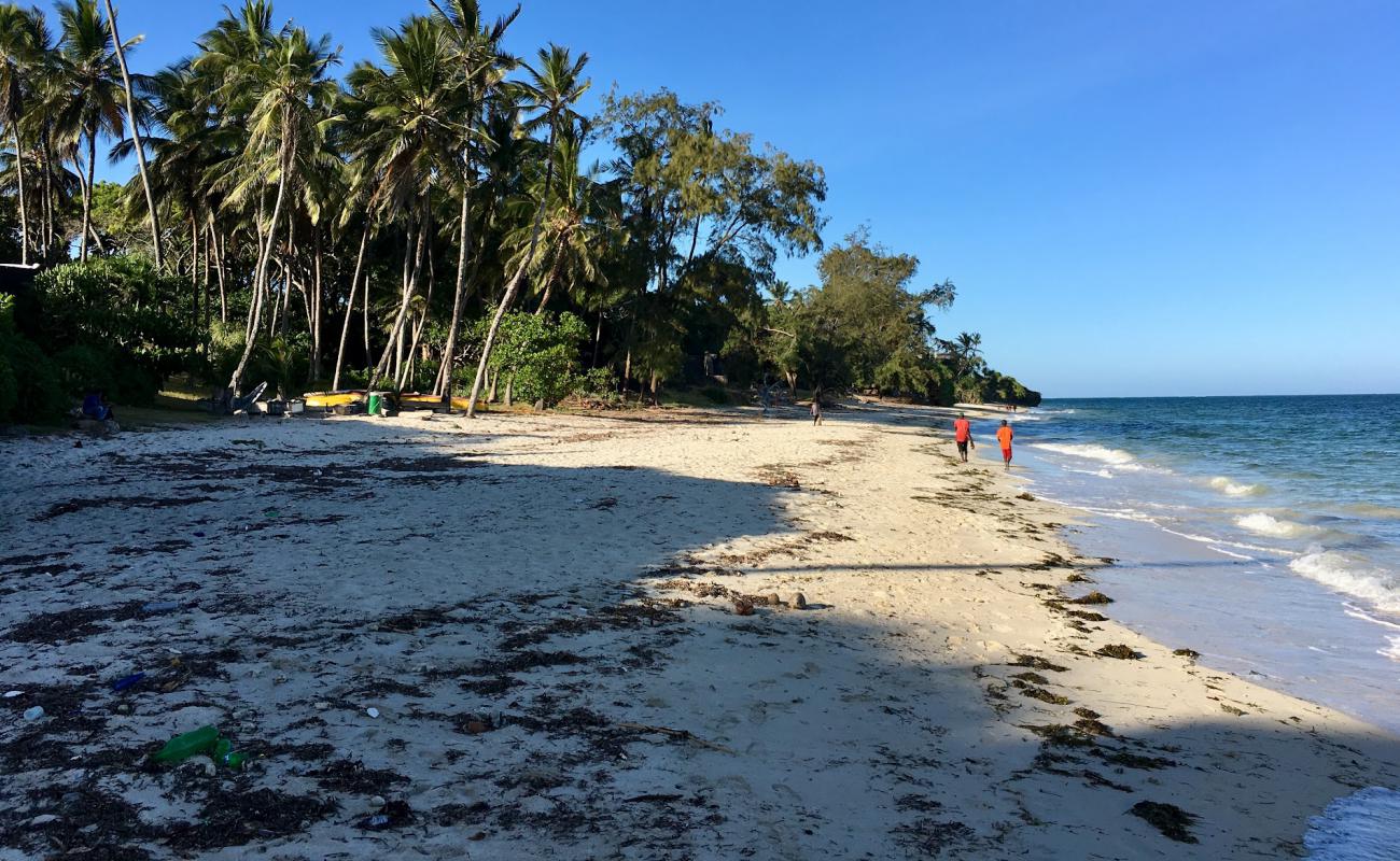 Foto af Mtwapa beach med lys sand overflade