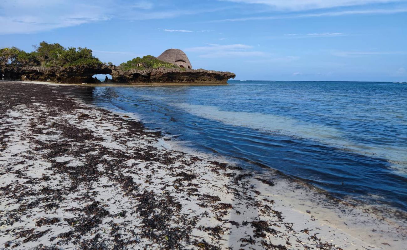 Foto af Chale Beach med lys sand overflade