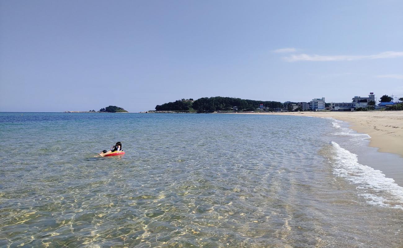 Foto af Chodo Beach med lys sand overflade