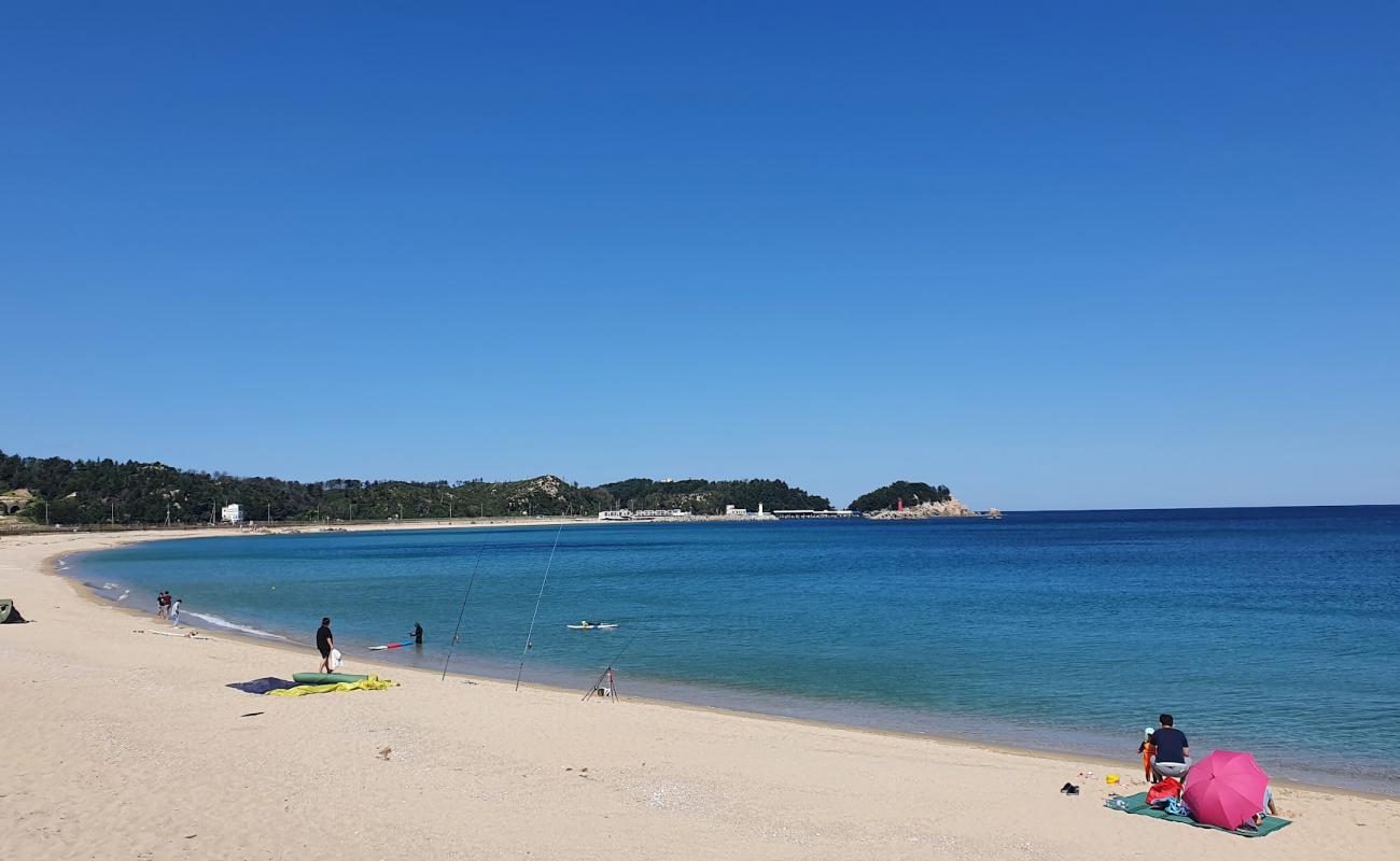 Foto af Gonghyeonjin Beach med lys sand overflade