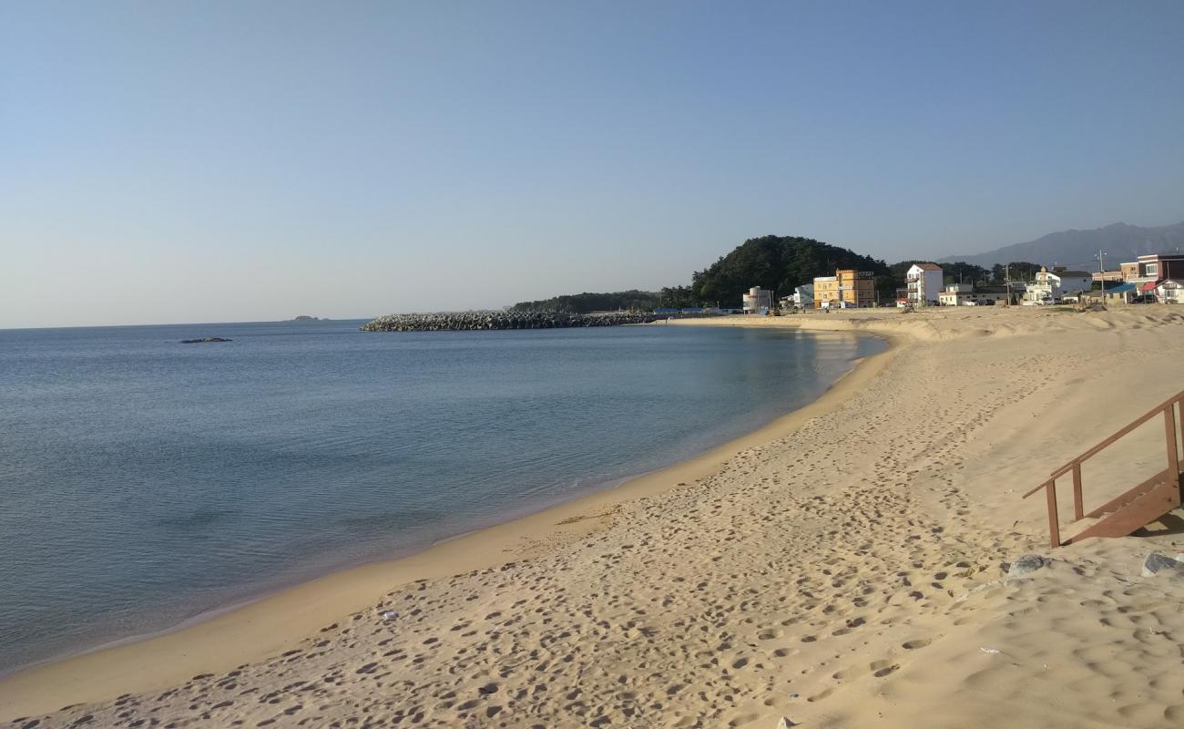 Foto af Gyoam Beach med lys sand overflade