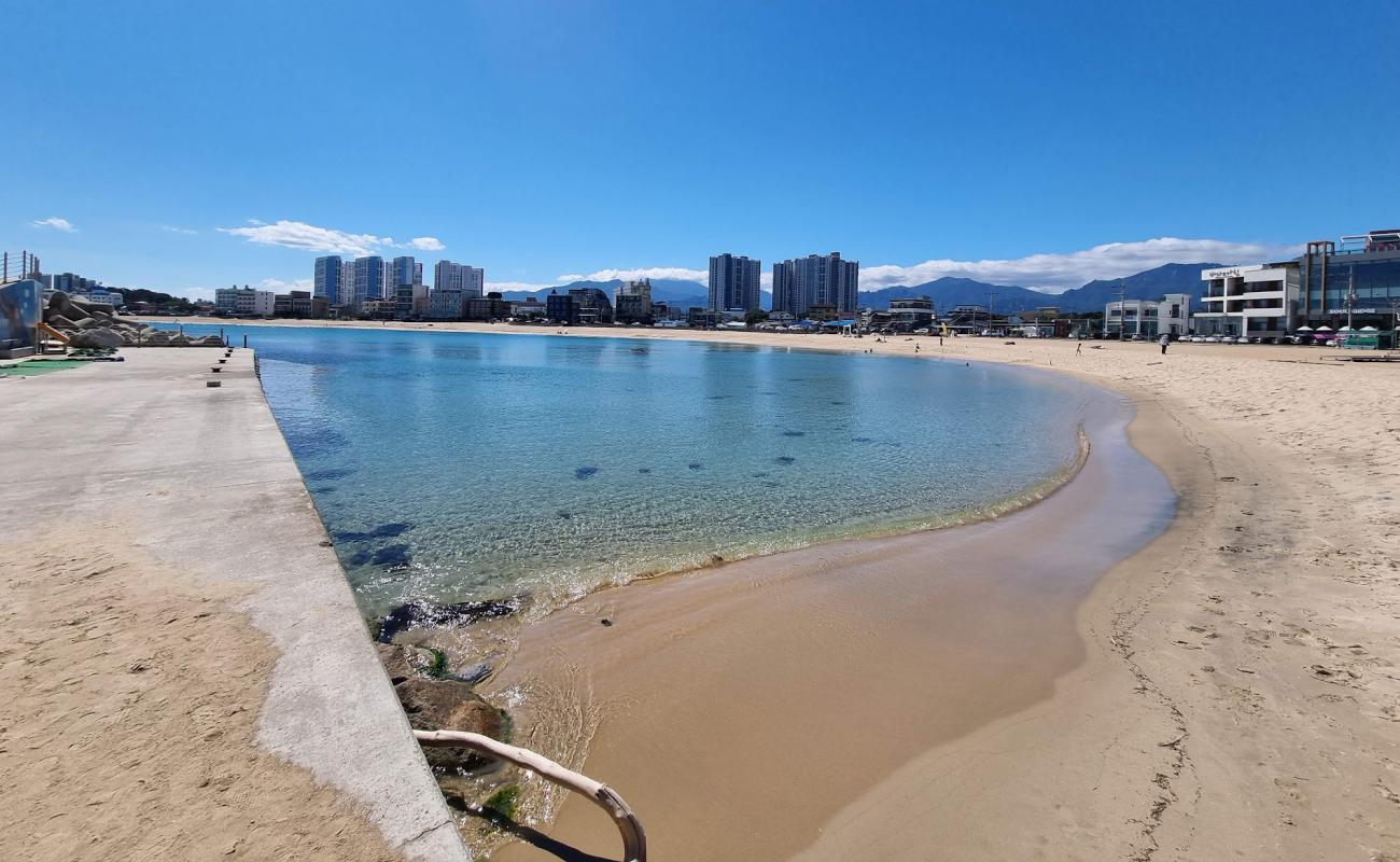 Foto af Tianjin Beach med lys sand overflade