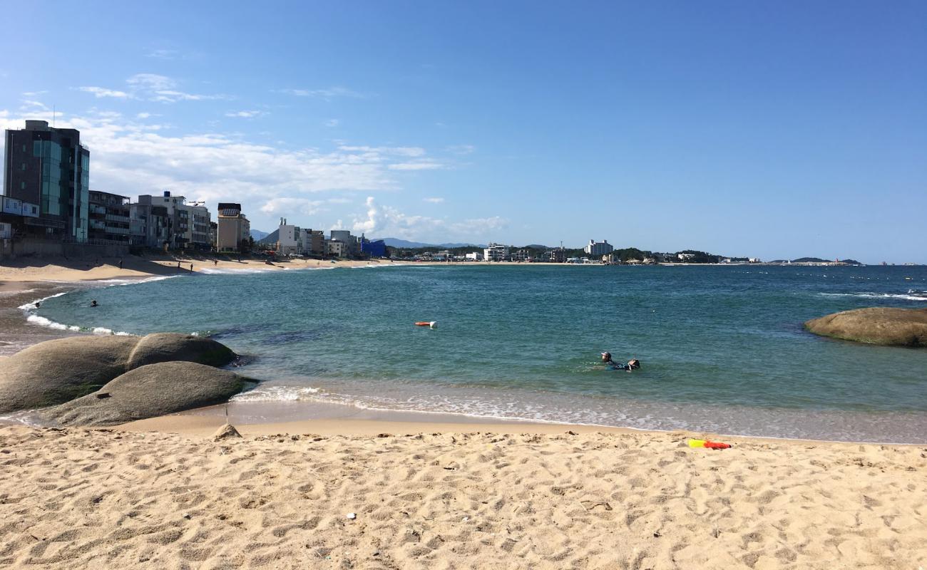 Foto af Bongpo Beach med lys sand overflade