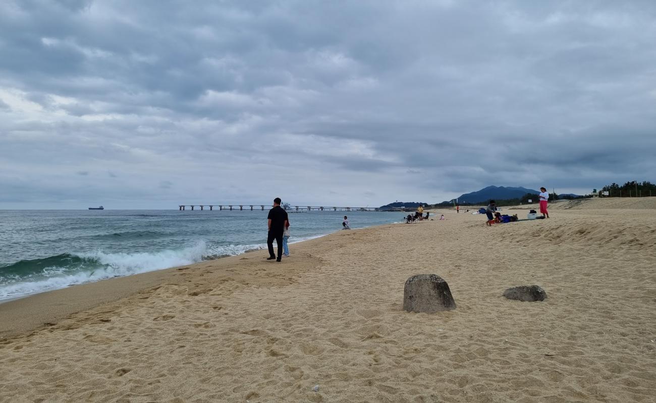 Foto af Namhangjin Beach med lys sand overflade