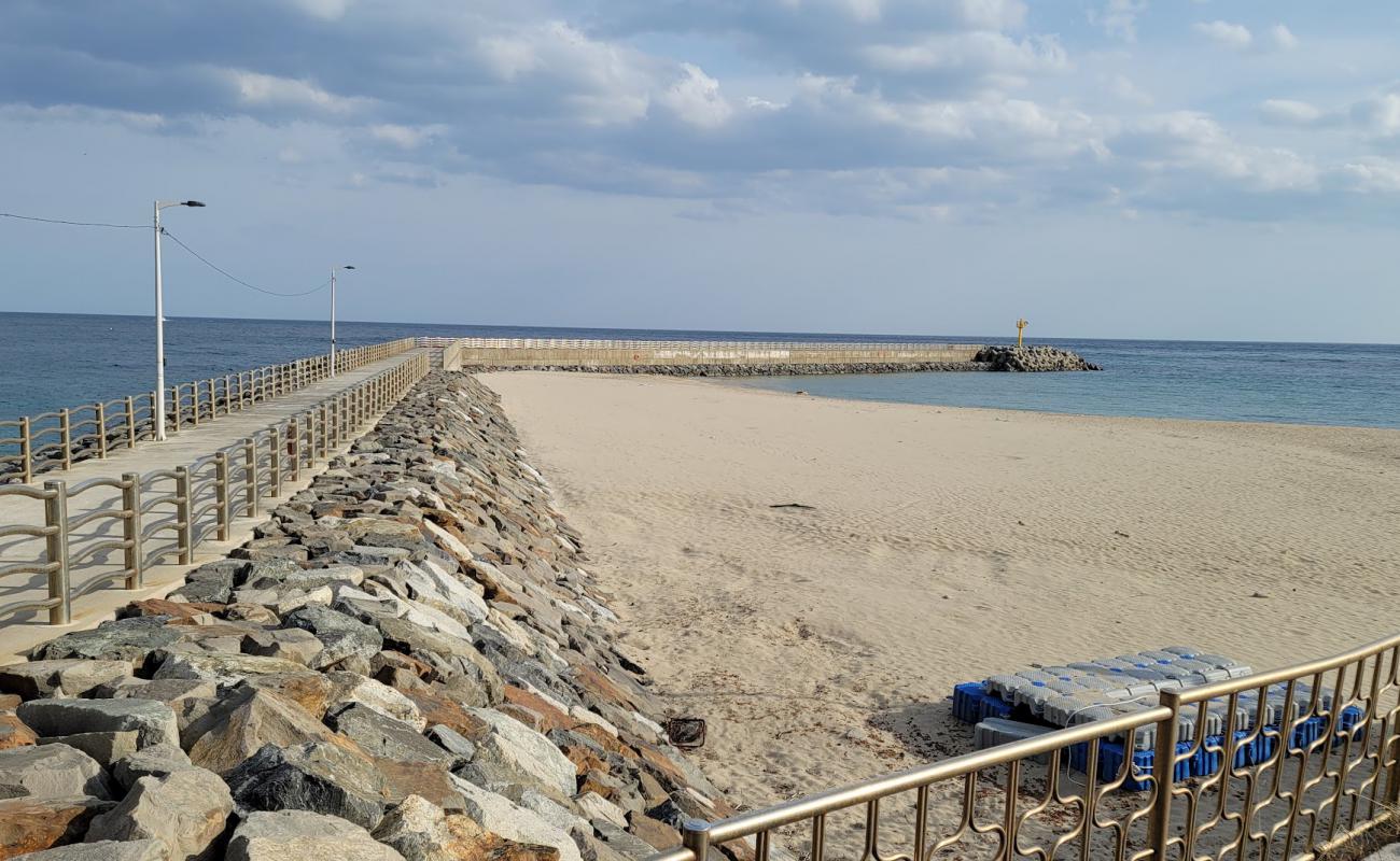 Foto af Pongpyeong Beach med lys sand overflade