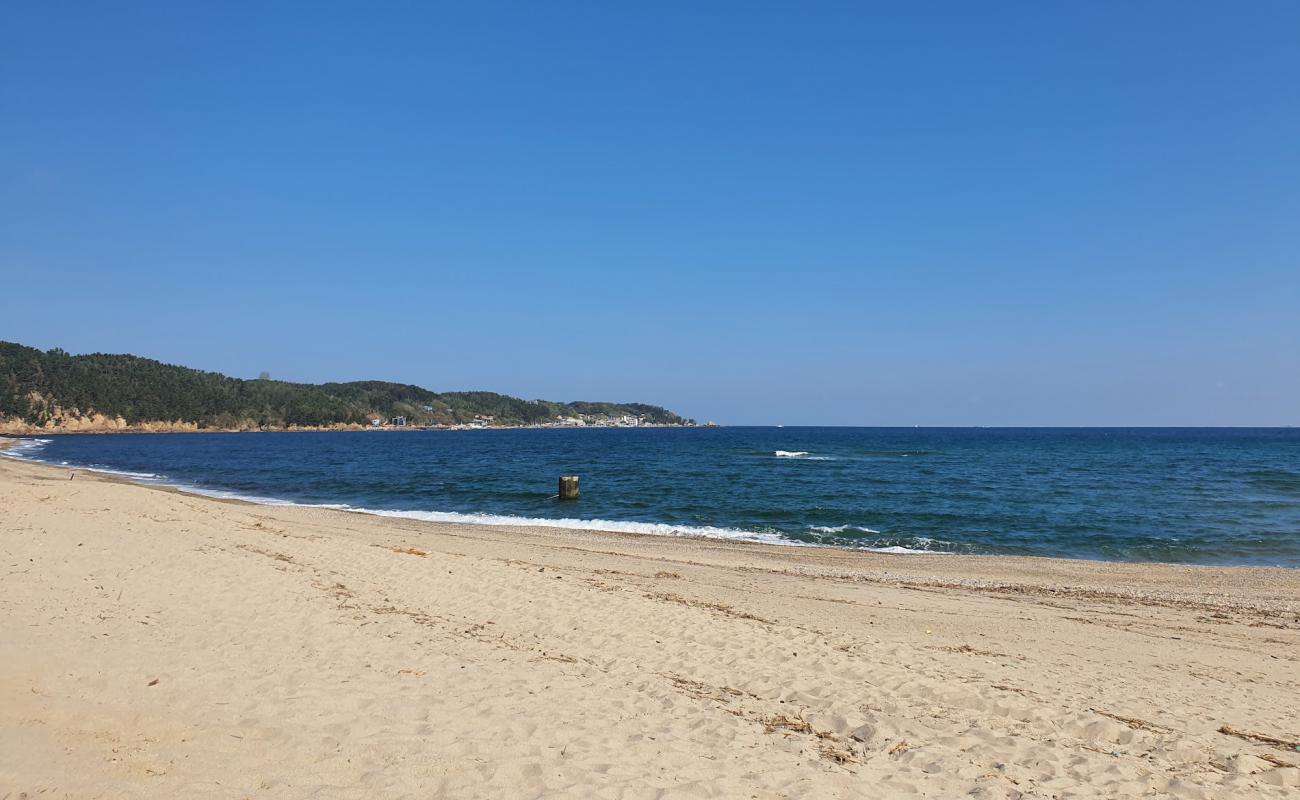 Foto af Uljinitis Jeon Beach med lys sand overflade