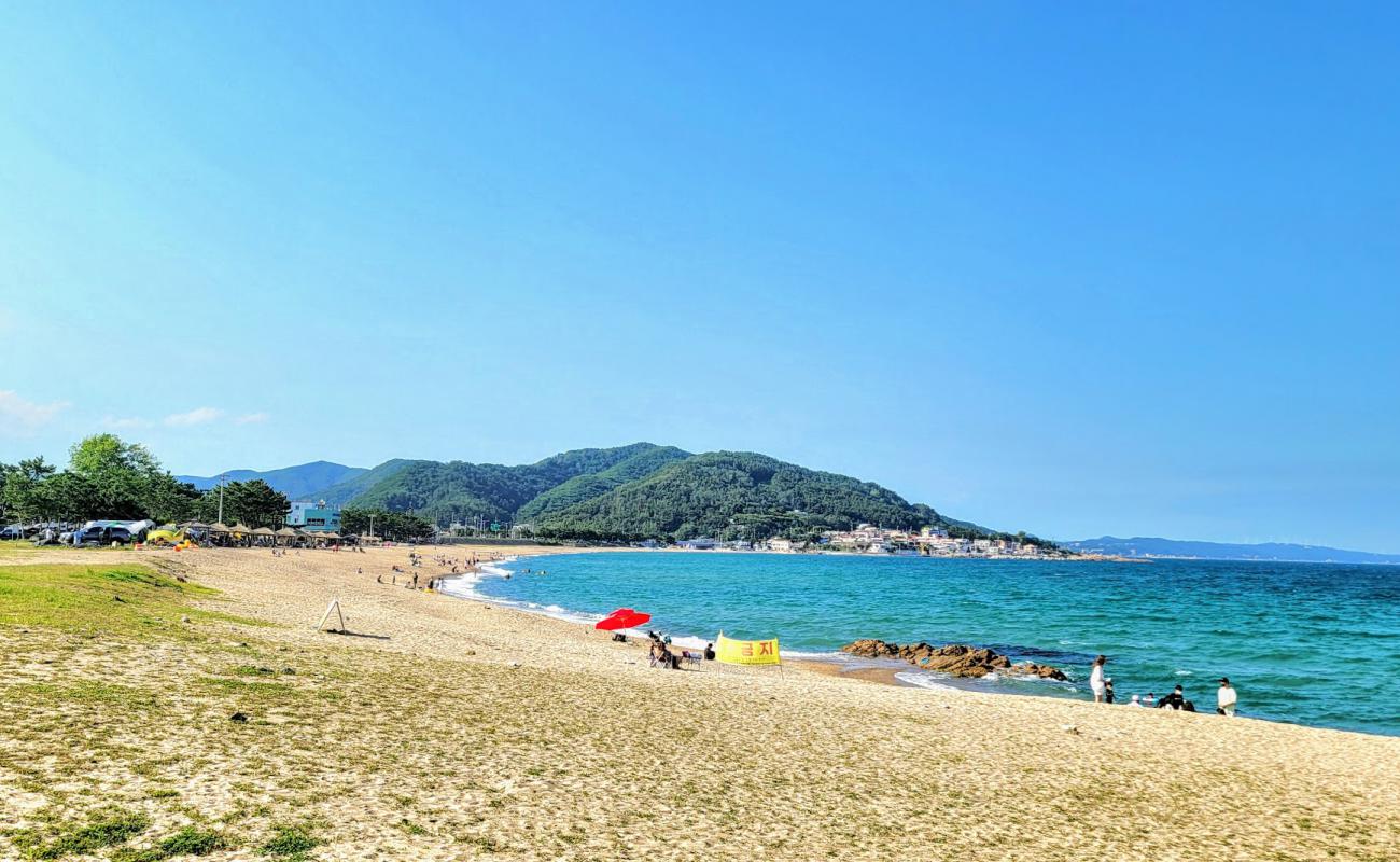 Foto af Jangsa Beach med lys sand overflade