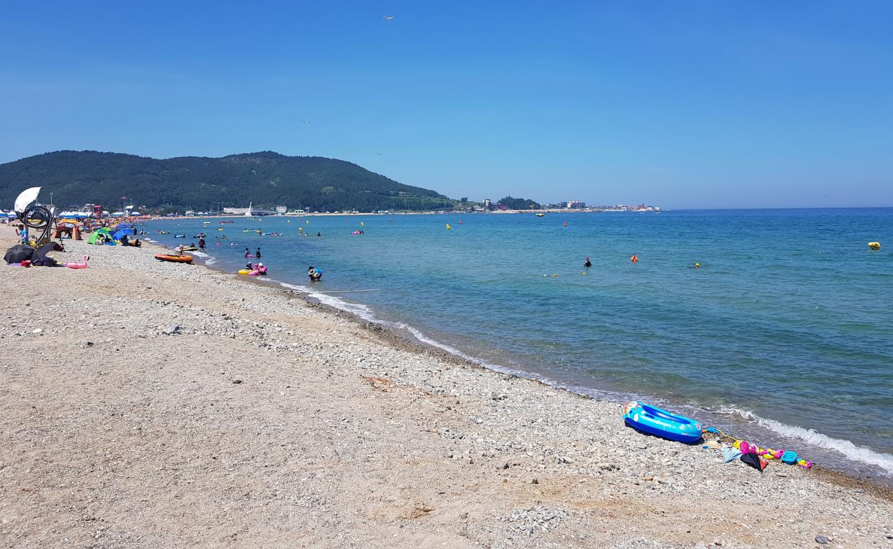 Foto af Wolpo Beach med gråt sand og småsten overflade