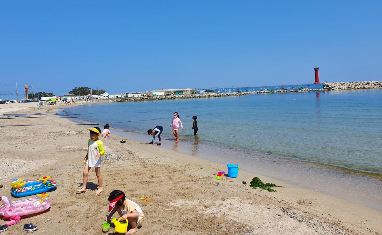 Foto af Samjeong Beach med lys sand overflade