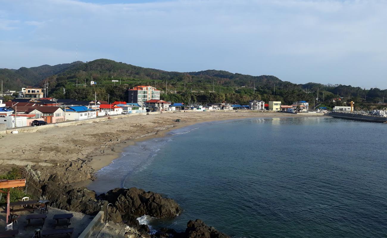 Foto af Hajeong Sandy Beach med lys sand overflade