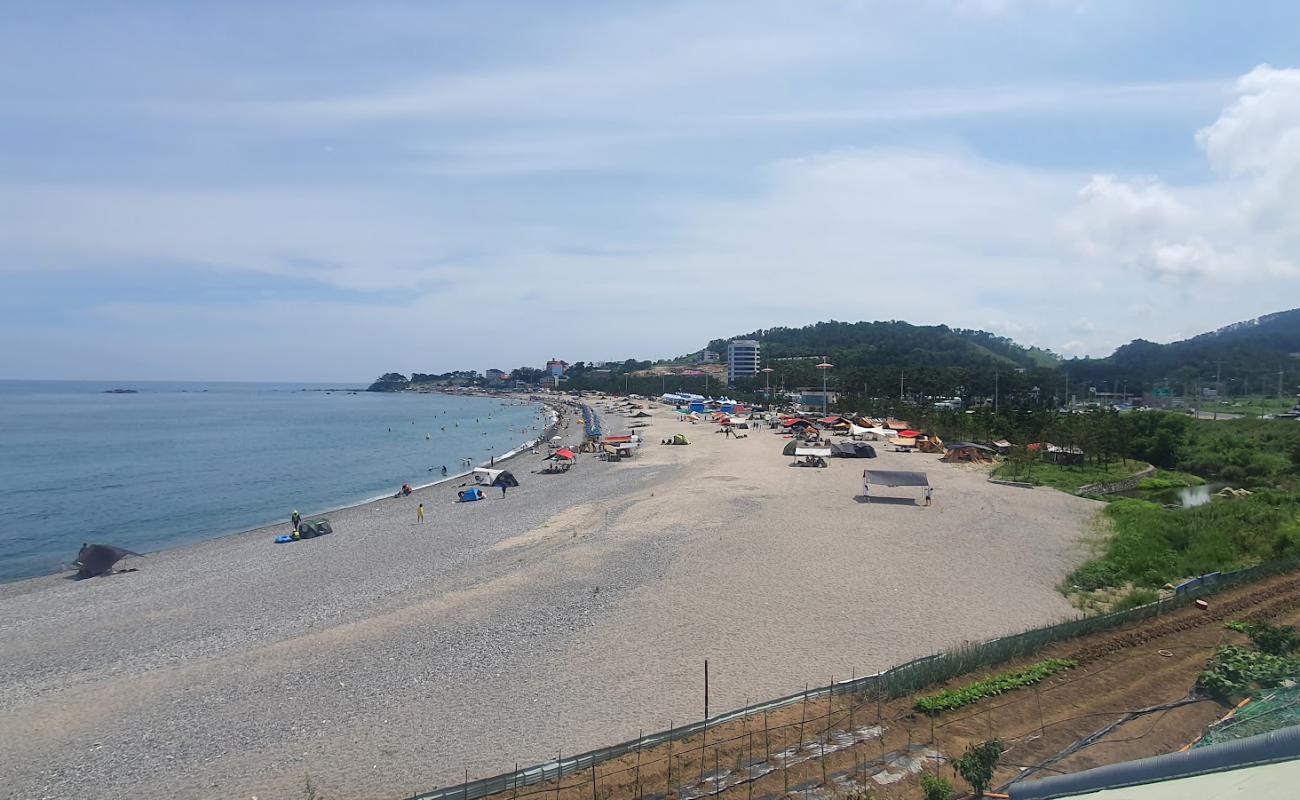 Foto af Oryu Beach med grå sten overflade