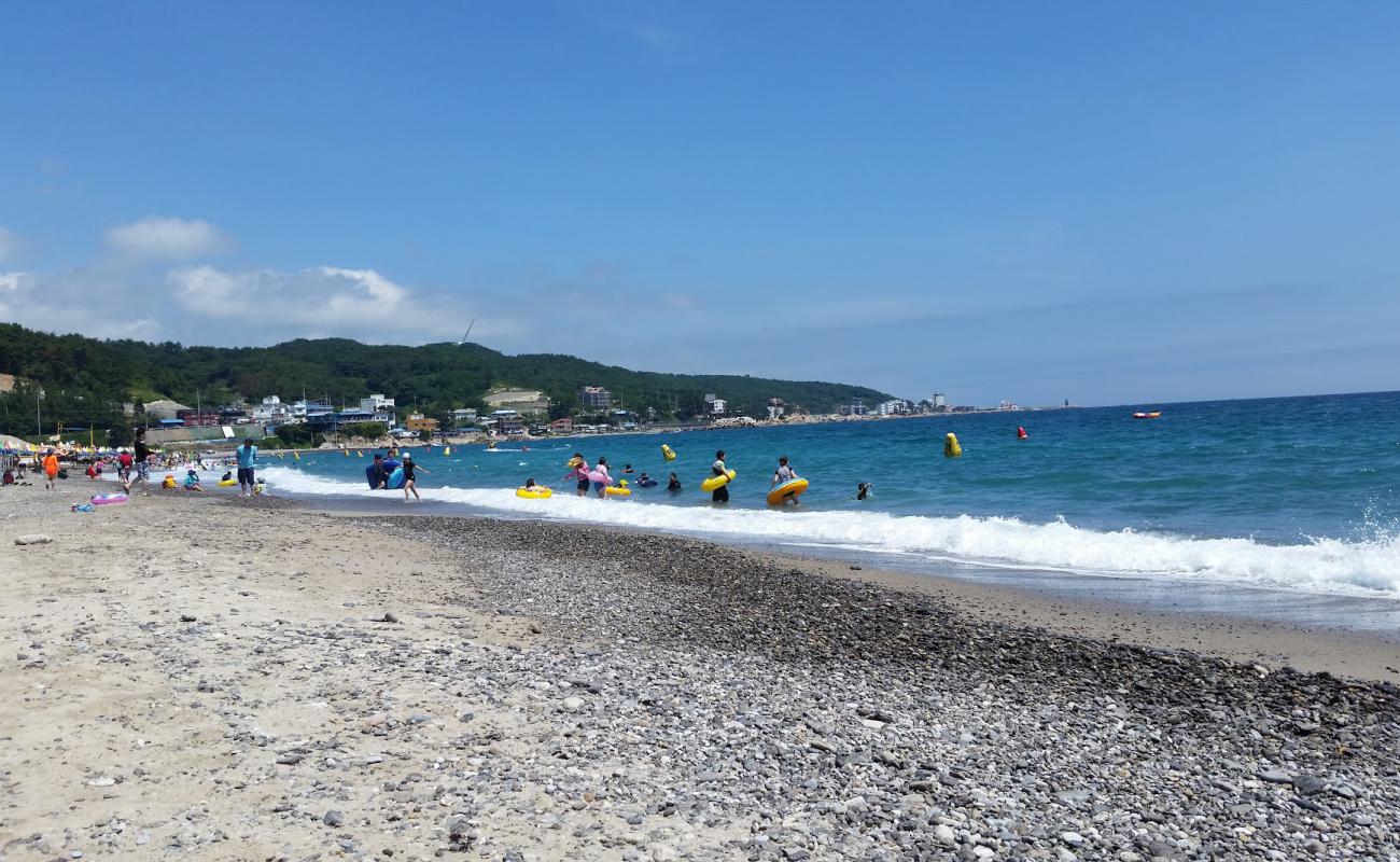 Foto af Oryu Beach med grå sten overflade