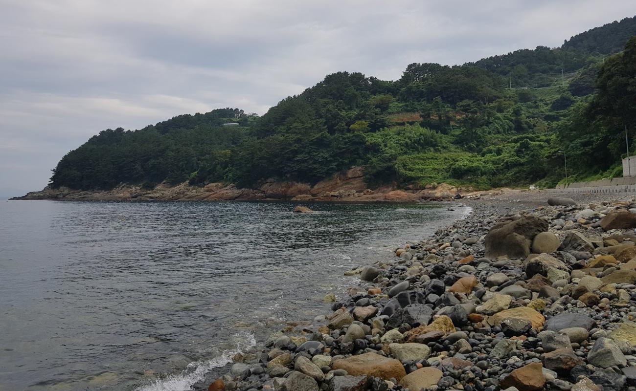 Foto af Dodong Beach med grå sten overflade