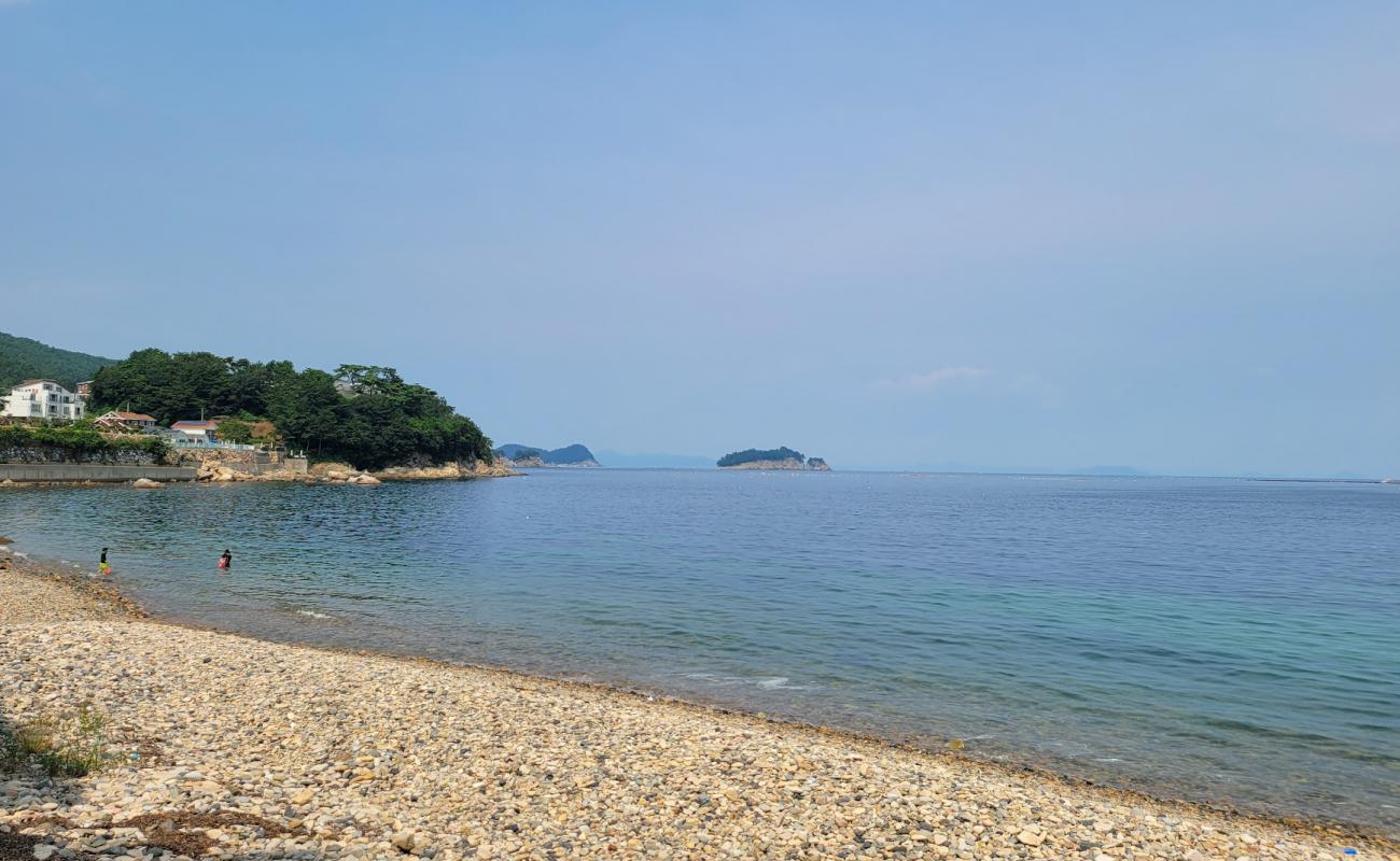 Foto af Namhae Beach med grå sten overflade